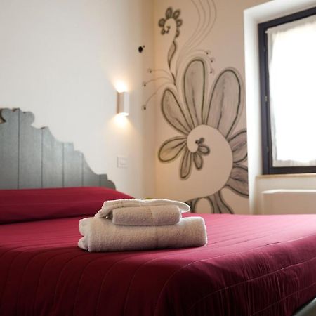 Moretti Village - B&B チヴィタノーヴァ・マルケ エクステリア 写真