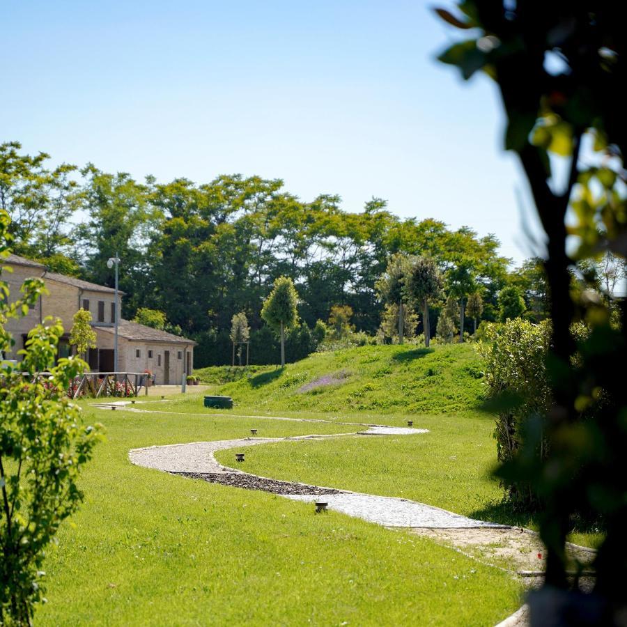 Moretti Village - B&B チヴィタノーヴァ・マルケ エクステリア 写真