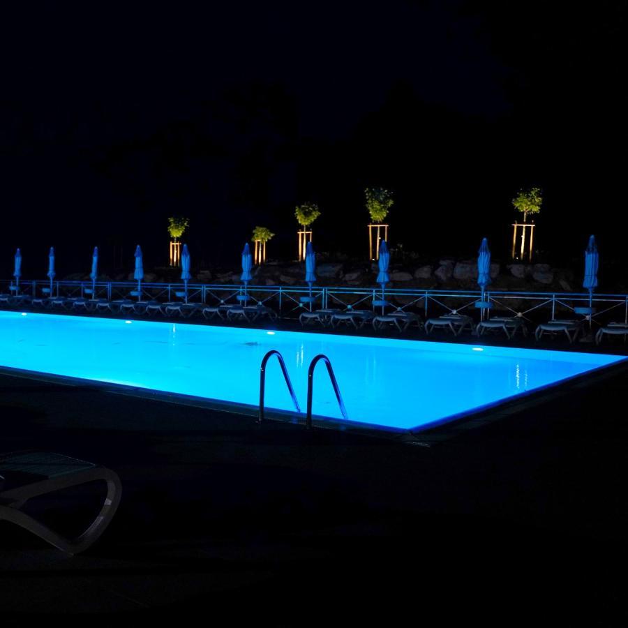 Moretti Village - B&B チヴィタノーヴァ・マルケ エクステリア 写真