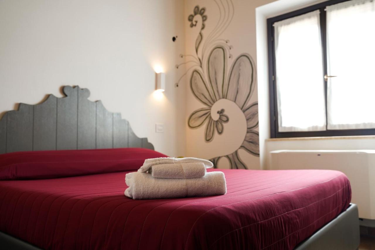 Moretti Village - B&B チヴィタノーヴァ・マルケ エクステリア 写真