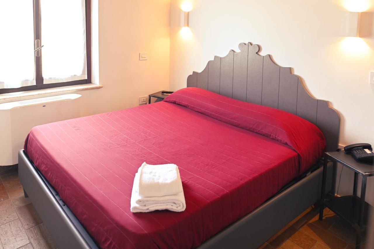 Moretti Village - B&B チヴィタノーヴァ・マルケ エクステリア 写真