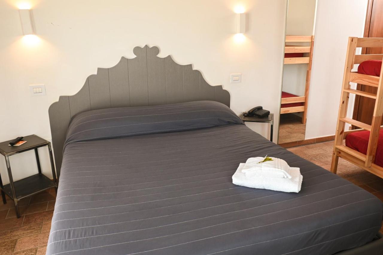 Moretti Village - B&B チヴィタノーヴァ・マルケ エクステリア 写真
