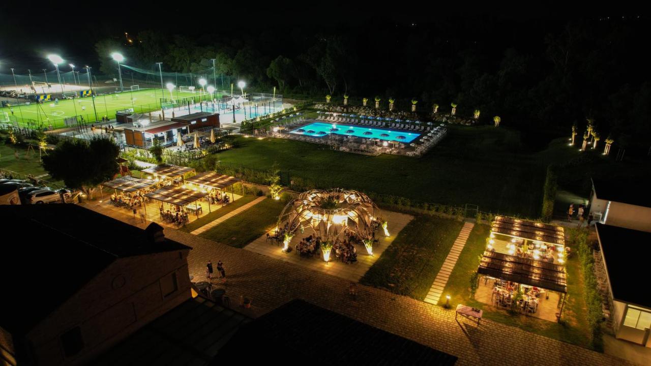 Moretti Village - B&B チヴィタノーヴァ・マルケ エクステリア 写真