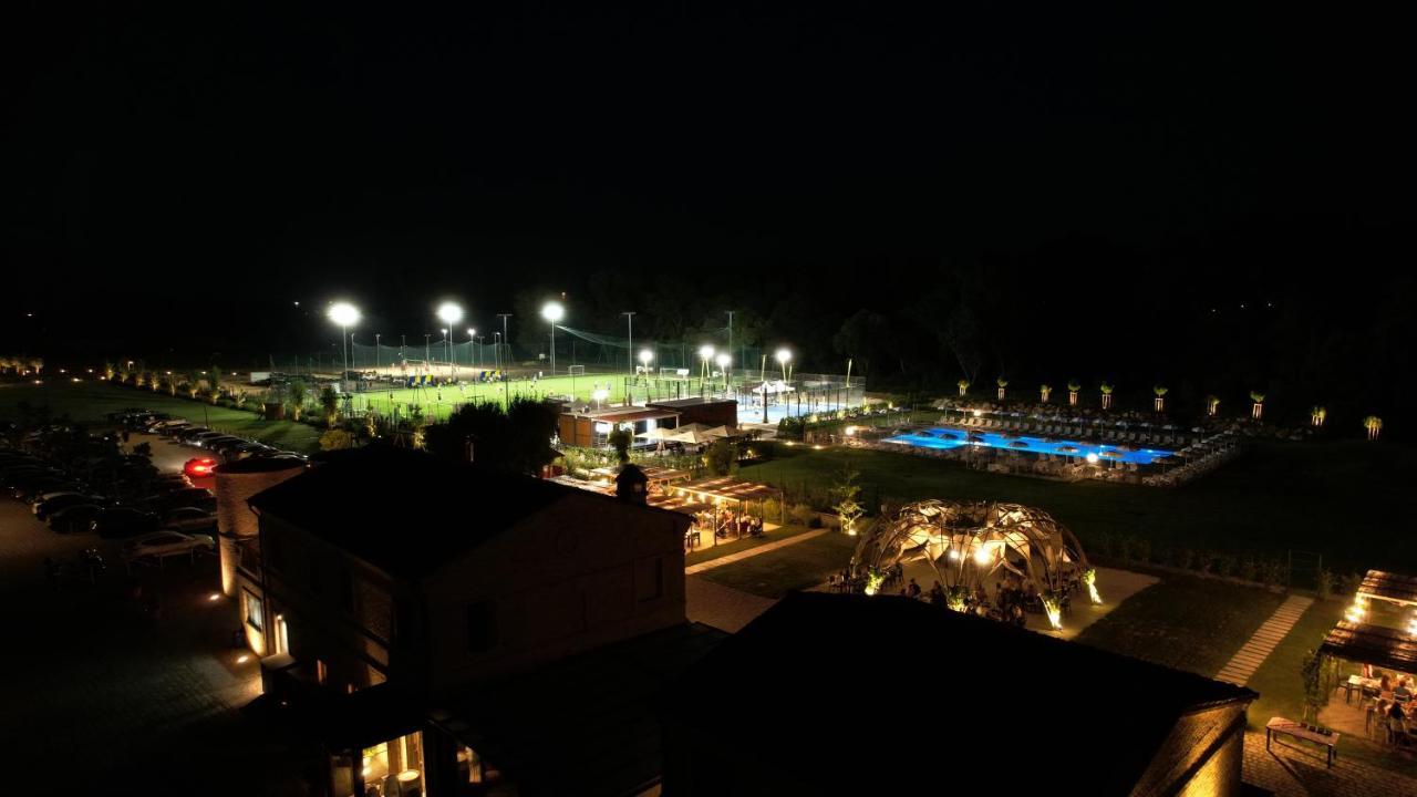 Moretti Village - B&B チヴィタノーヴァ・マルケ エクステリア 写真
