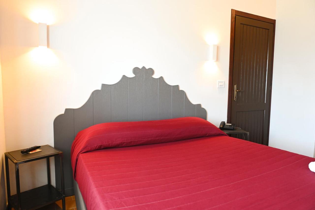 Moretti Village - B&B チヴィタノーヴァ・マルケ エクステリア 写真