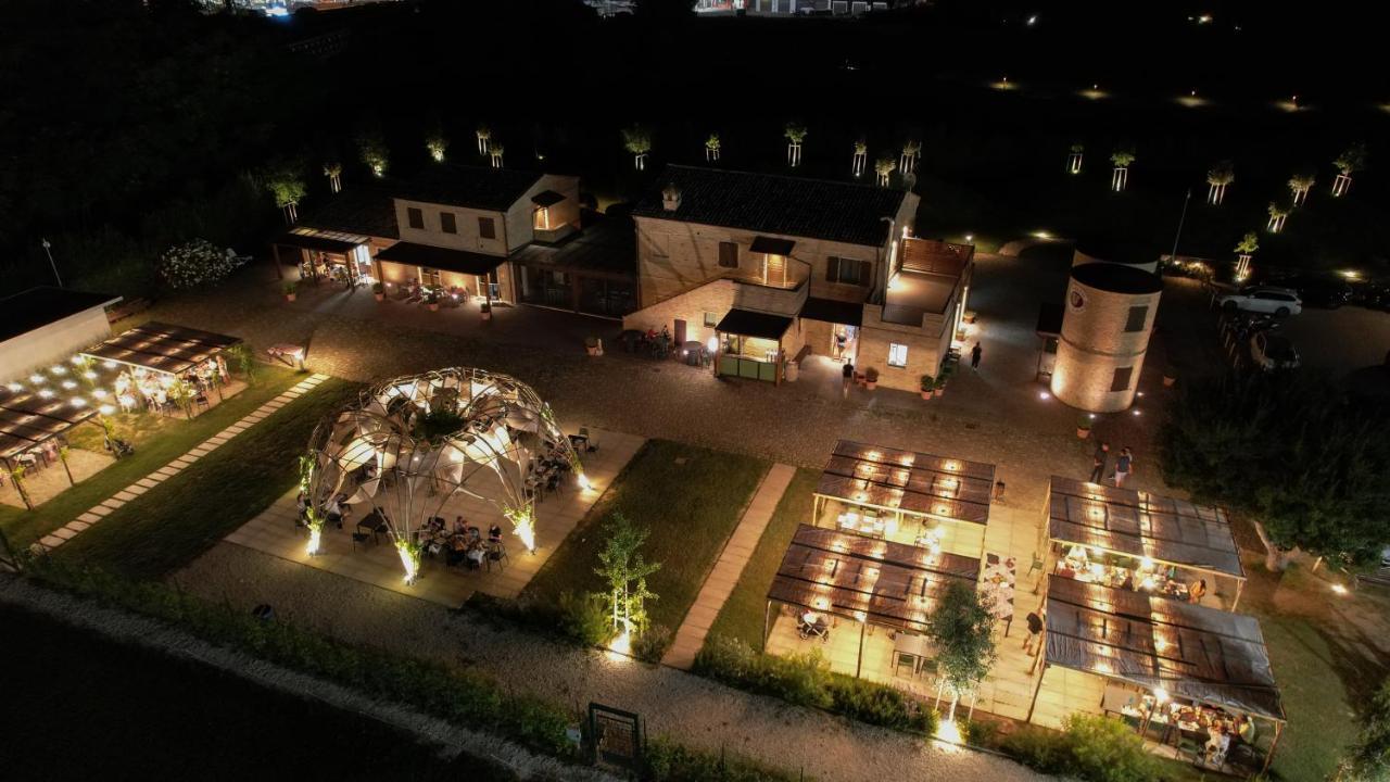 Moretti Village - B&B チヴィタノーヴァ・マルケ エクステリア 写真