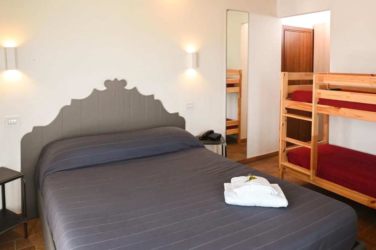 Moretti Village - B&B チヴィタノーヴァ・マルケ エクステリア 写真