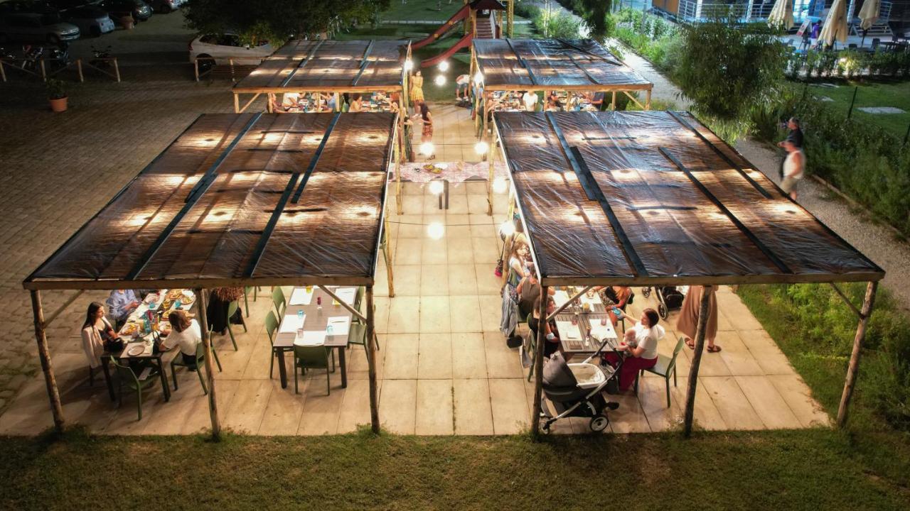 Moretti Village - B&B チヴィタノーヴァ・マルケ エクステリア 写真