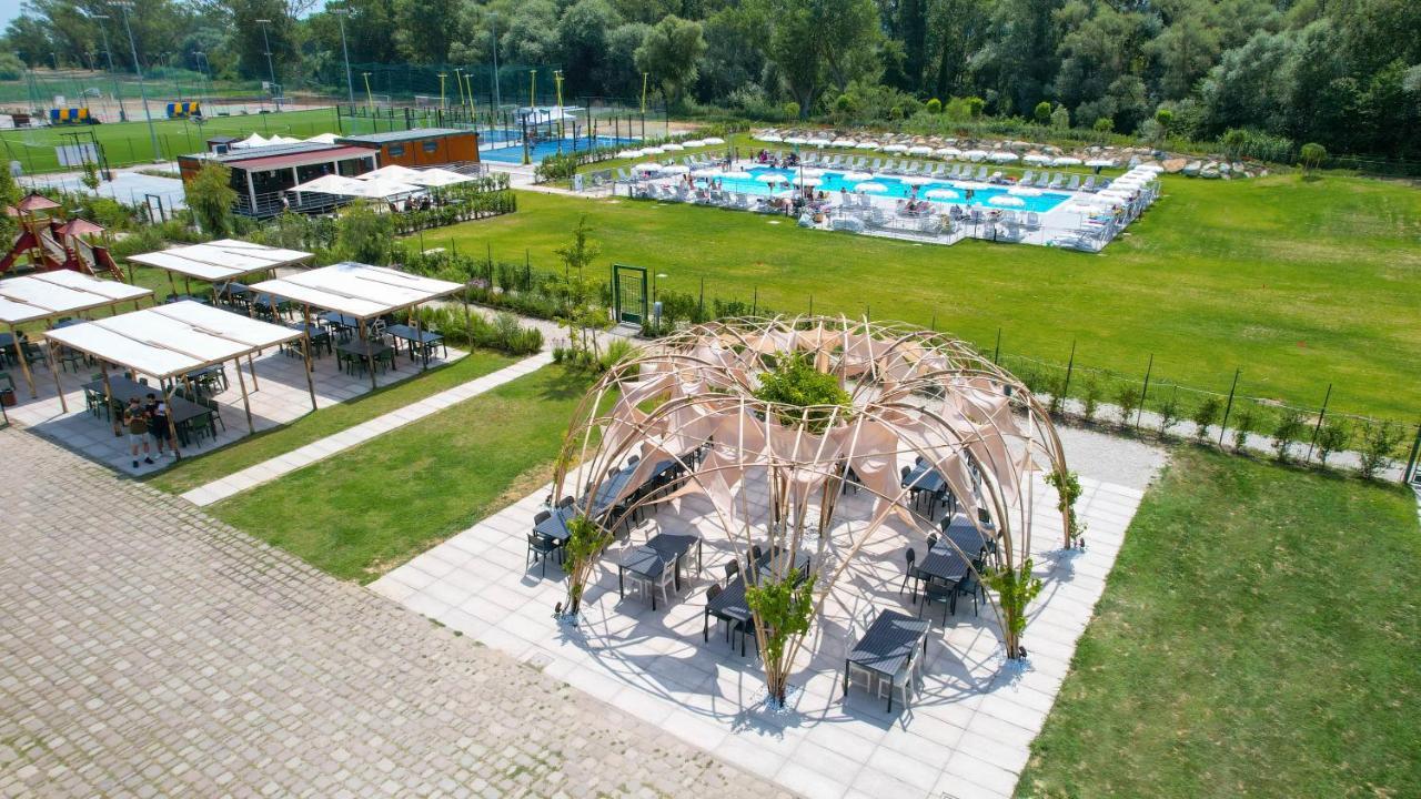Moretti Village - B&B チヴィタノーヴァ・マルケ エクステリア 写真