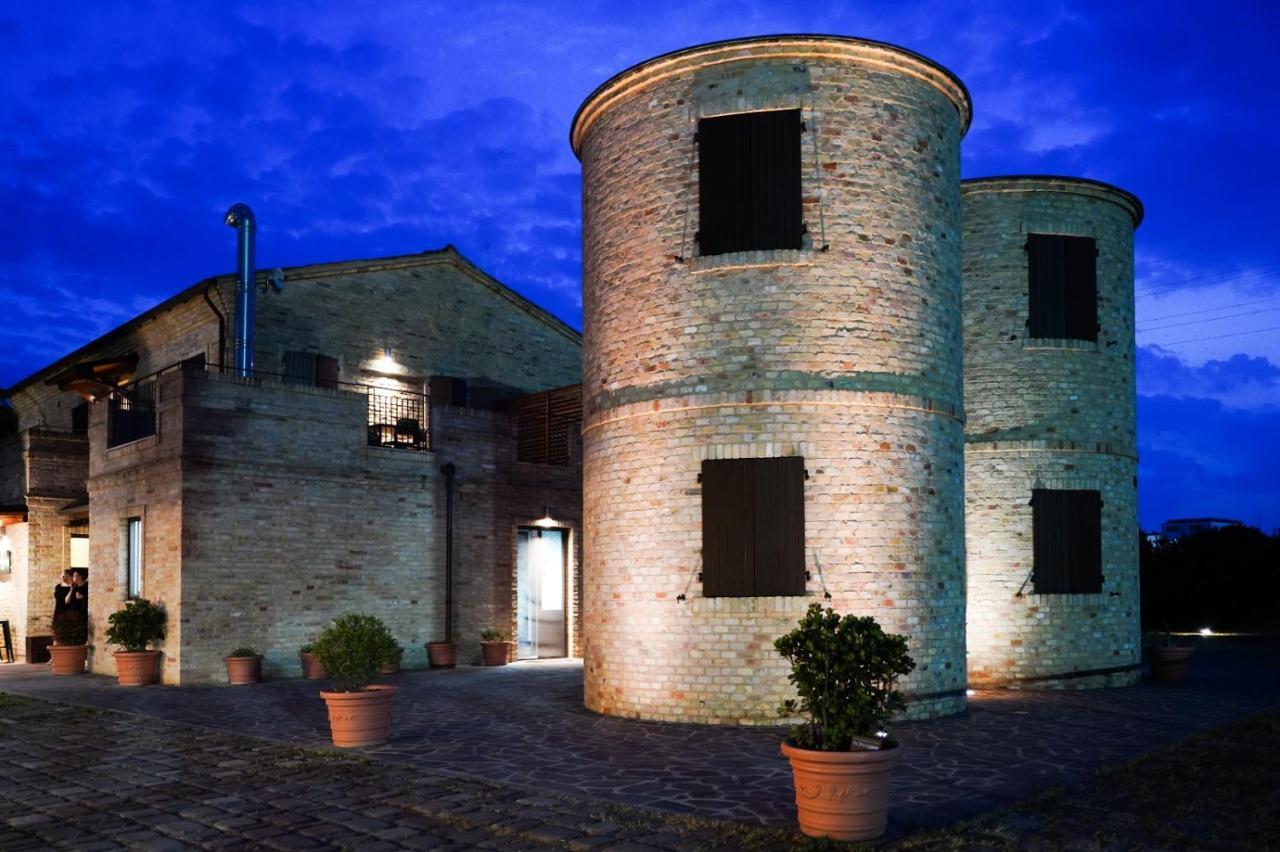 Moretti Village - B&B チヴィタノーヴァ・マルケ エクステリア 写真