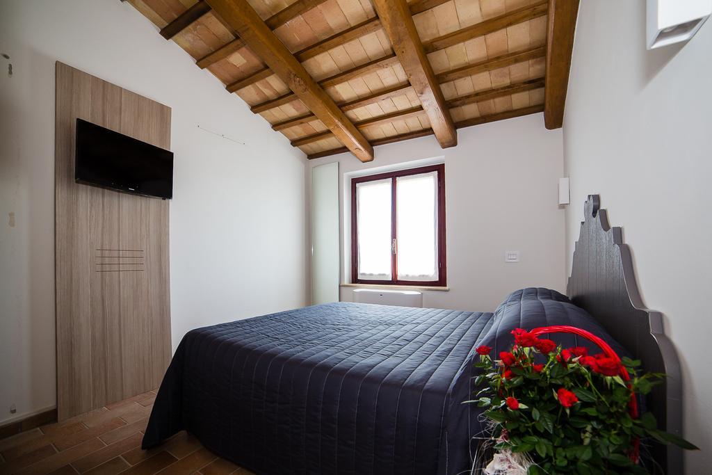 Moretti Village - B&B チヴィタノーヴァ・マルケ エクステリア 写真